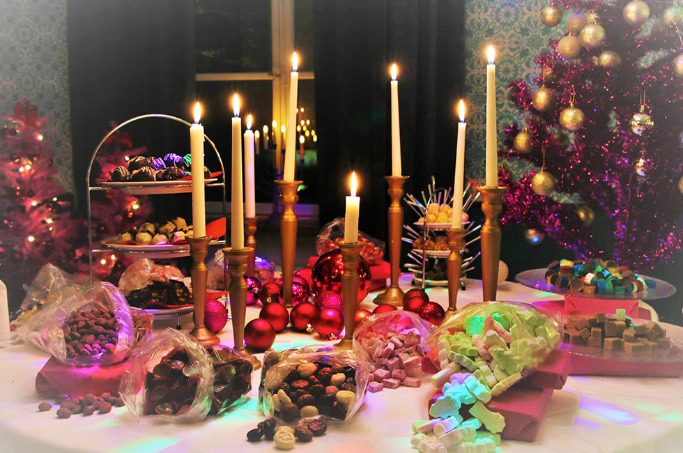 Julbord, dessertbord med tända ljus
