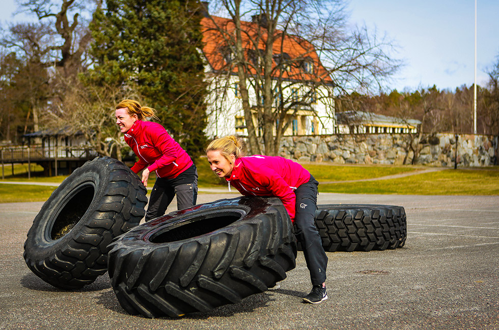60 meter däck - välta traktordäck - en av grenarna i Happy Tammsviks Brolympiad
