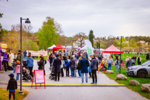 Vårmarknad vid Mälarens strand